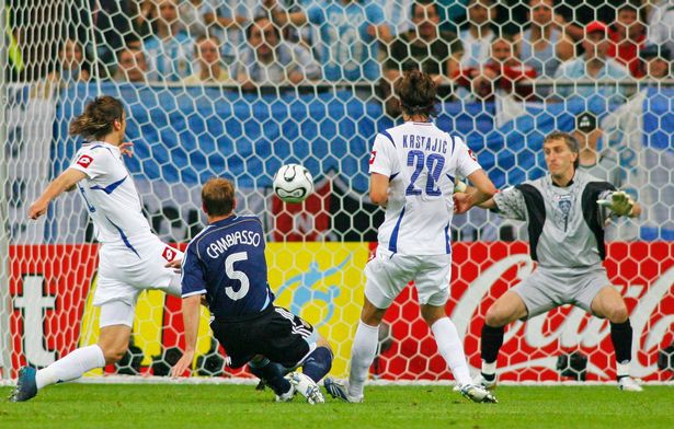 Top 50 bàn đẹp nhất lịch sử World Cup:  Kiệt tác 26 đường chuyền của Argentina  - Ảnh 1.