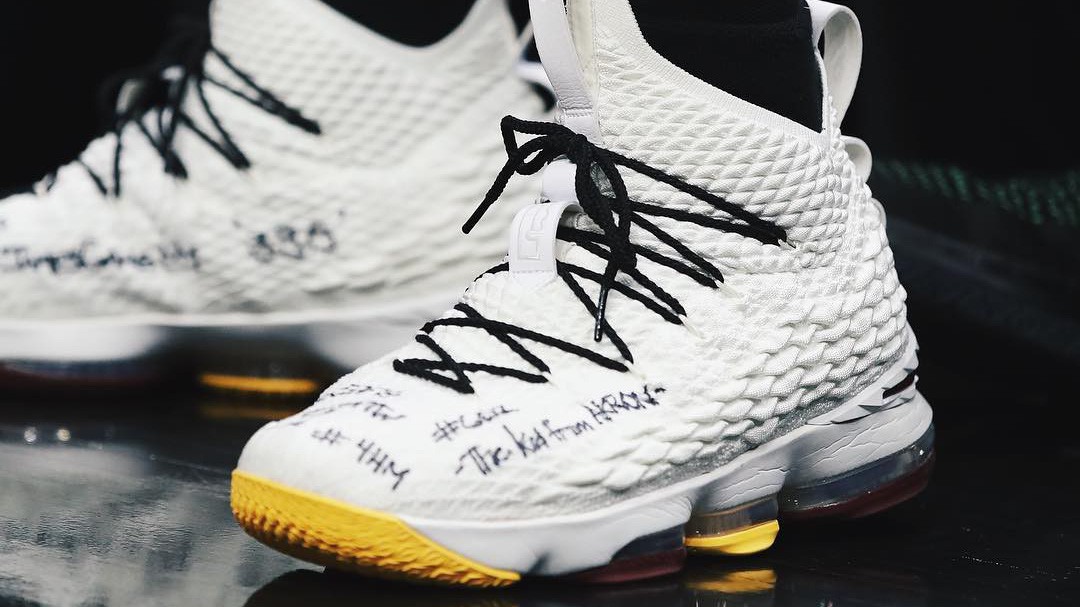 Giải mã những ký tự bí ẩn thường được viết trên giày của LeBron James