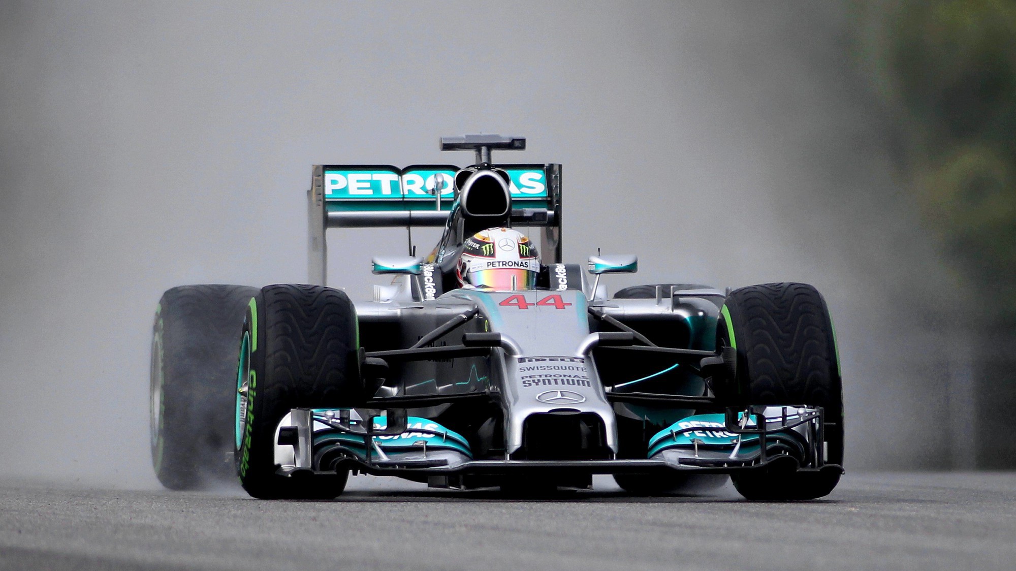Lewis Hamilton giục Mercedes khắc phục "động cơ... xịt" sau Canada GP