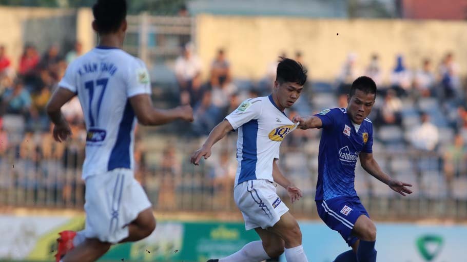 HAGL-Quảng Nam: Công Phượng tìm bàn thắng đầu tiên vào lưới các nhà ĐKVĐ ở V.League