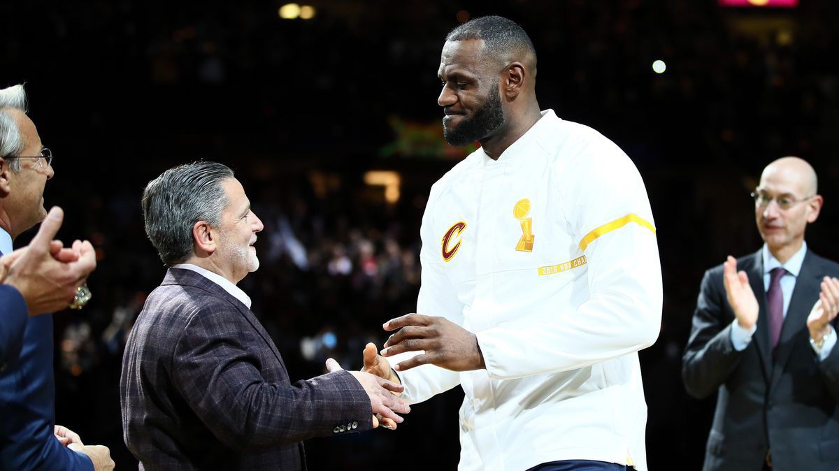 Nghi vấn chủ tịch Cleveland gửi tối hậu thư: "Chúng tôi không cần LeBron"