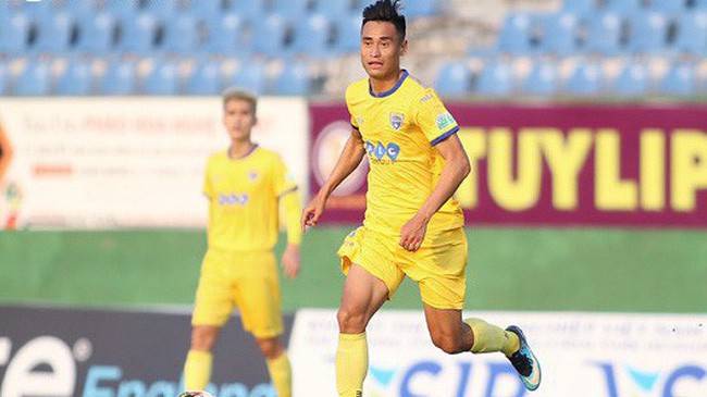Vũ Minh Tuấn nén đau ghi bàn đầu tiên ở V.League 2018