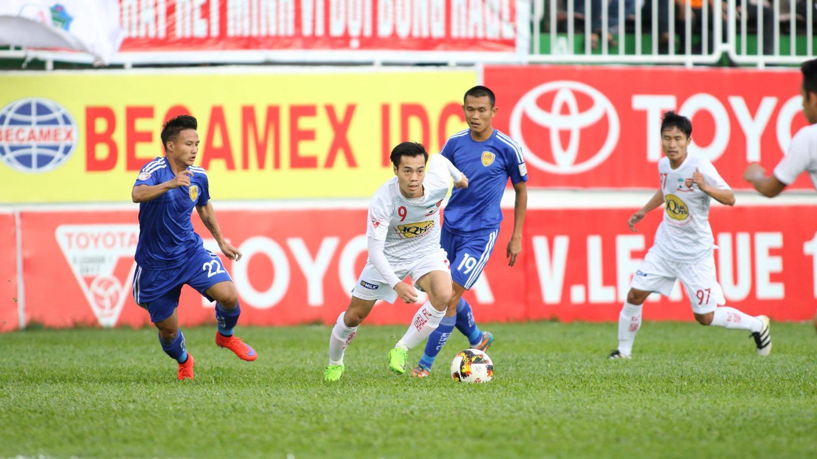 Trực tiếp V.League 2018 Vòng 13: Hoàng Anh Gia Lai - Quảng Nam FC