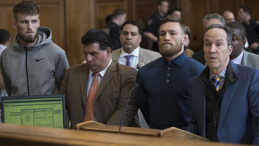 Conor McGregor rời tòa chỉ sau... 2 phút, chuyện quái gì đang diễn ra?