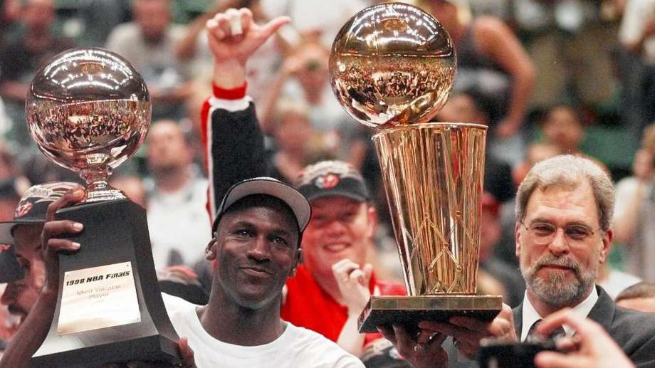 Sống lại "Cú ném cuối cùng - The Last Shot" 20 năm trước của huyền thoại Michael Jordan cho Chicago Bulls