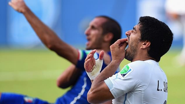 Luis Suarez trở lại World Cup và cơ hội "xóa" vết răng trên vai Chiellini