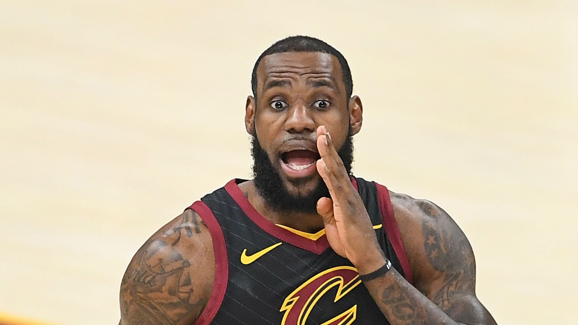 Bất ngờ với sự thật rằng LeBron chỉ hưởng một nửa lương ở mùa vừa qua