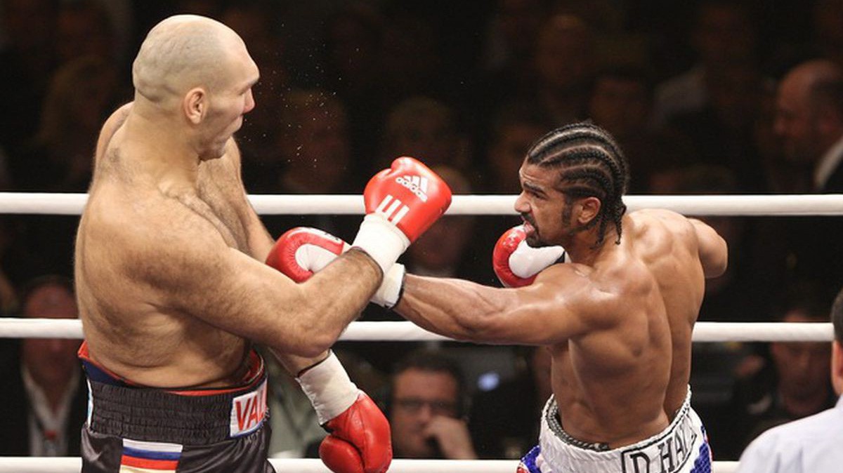Boxing: Võ sĩ đánh bại đối thủ cao hơn mình như thế nào?