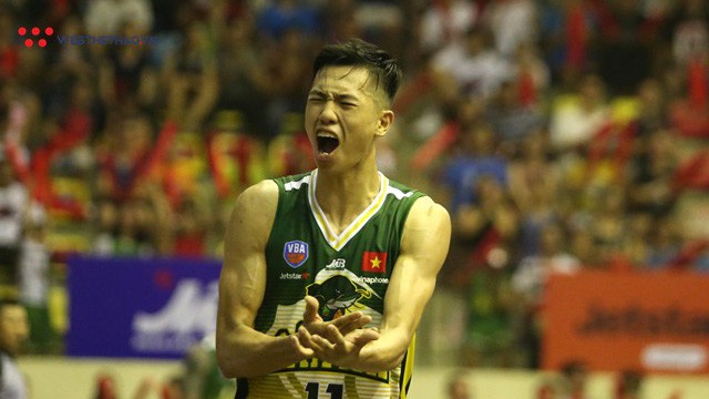 Chùm ảnh: Cantho Catfish "bơi lội" tung tăng giữa hang ổ "bầy khủng Long"