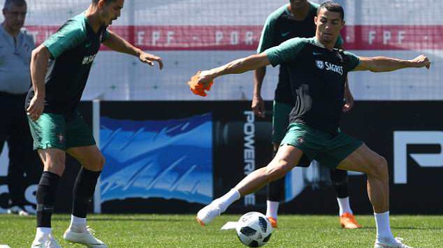 Chuyên viên đặc biệt giúp Ronaldo hồi phục thần tốc để chạy ầm ầm ở World Cup