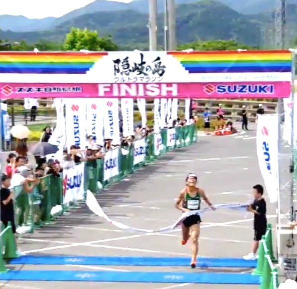 Kawauchi vô địch 50km ở giải chạy anh từng bị sốc nhiệt trong Ngày của Bố - Ảnh 1. Kawauchi vô địch 50km ở giải chạy anh từng bị sốc nhiệt trong Ngày của Bố - Ảnh 1.