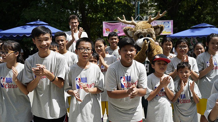 Chương trình Jr. NBA tặng sân bóng rổ cho trường Đại học Y Dược TPHCM