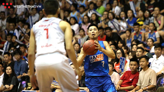 Video: Hanoi Buffaloes và Saigon Heat xô đổ kỷ lục VBA ném 3 điểm