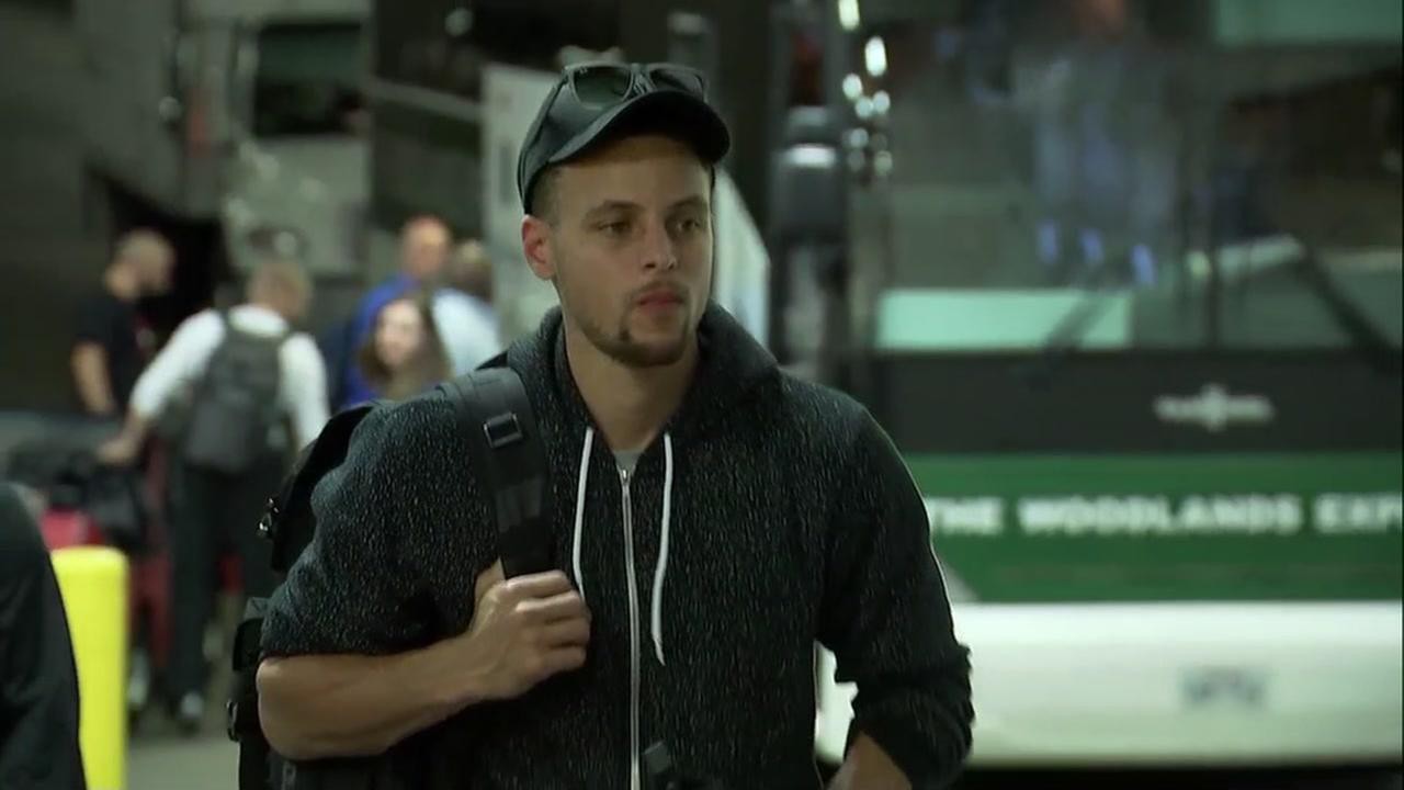 Stephen Curry ủng hộ vợ bất chấp hỗn chiến giữa fan Warriors và fan Rockets
