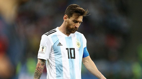"Lướt phây" mùa World Cup: Argentina thua thảm, Messi lại bị bêu tên