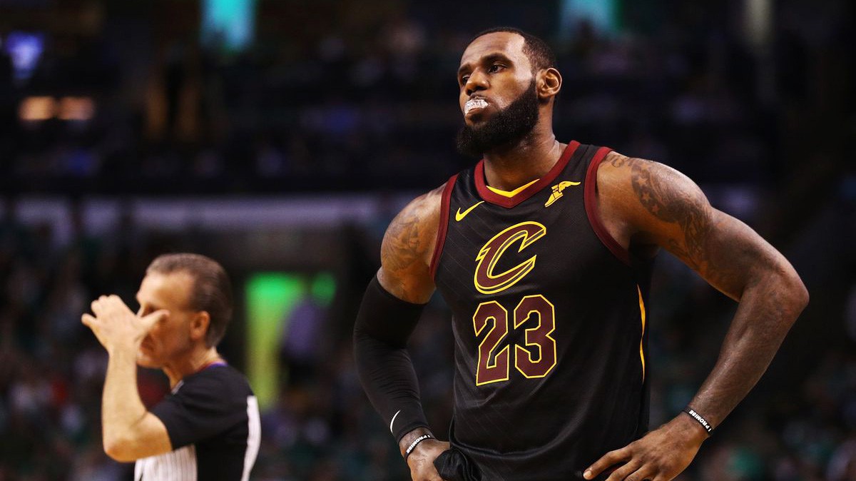 Chưa rời khỏi Cleveland, nhưng áo đấu Cavaliers của LeBron James đã rớt giá thảm hại