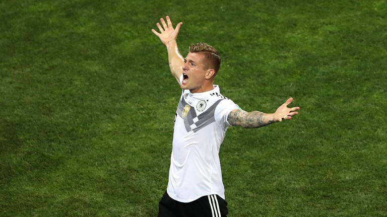 Từ tội đồ hóa người hùng, Toni Kroos xác lập 2 kỷ lục trước Thụy Điển