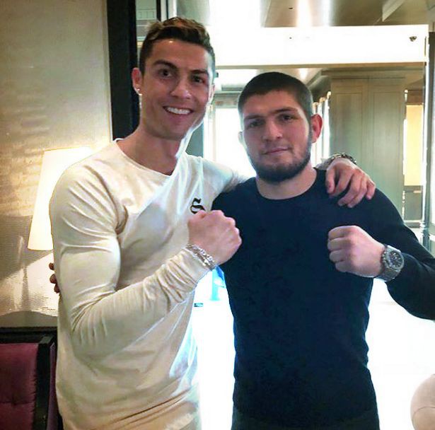 Cristiano Ronaldo và Khabib Nurmagomedov đã trở thành bạn bè như thế nào? - Ảnh 1. Cristiano Ronaldo và Khabib Nurmagomedov đã trở thành bạn bè như thế nào? - Ảnh 1.