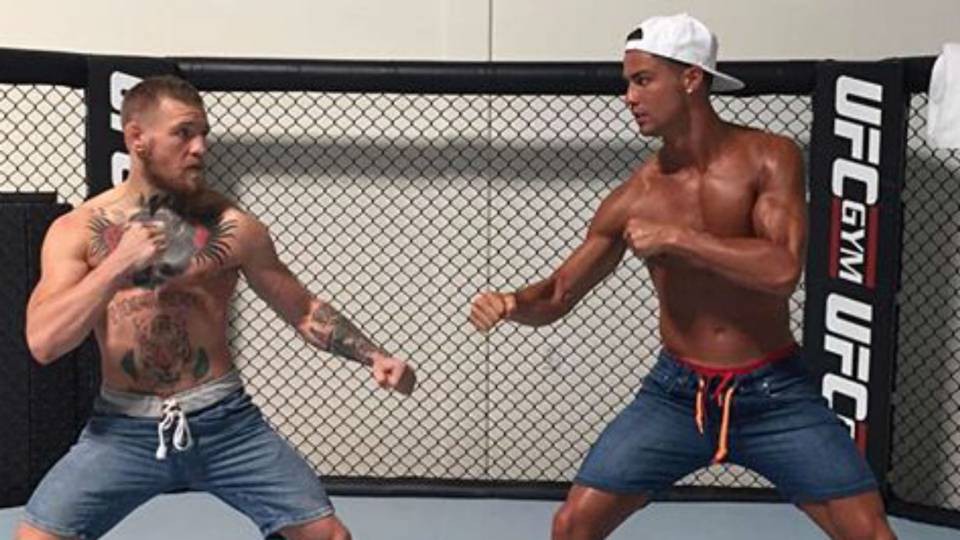 Cristiano Ronaldo và Khabib Nurmagomedov đã trở thành bạn bè như thế nào? - Ảnh 7. Cristiano Ronaldo và Khabib Nurmagomedov đã trở thành bạn bè như thế nào? - Ảnh 7.