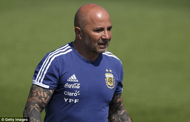 HLV Sampaoli bị tước quyền, Messi và đồng đội tự... xếp đội hình đá với Nigeria - Ảnh 4. HLV Sampaoli bị tước quyền, Messi và đồng đội tự... xếp đội hình đá với Nigeria - Ảnh 4.