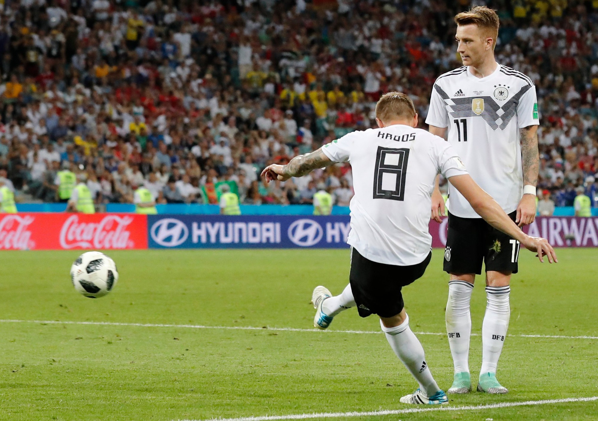 HLV Lê Thụy Hải: Đức thắng may, xem các đội như Thụy Điển ở World Cup rất khó chịu - Ảnh 1. HLV Lê Thụy Hải: Đức thắng may, xem các đội như Thụy Điển ở World Cup rất khó chịu - Ảnh 1.