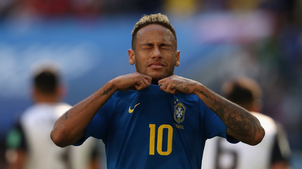 Brazil xoa dịu tâm lý Neymar để tránh nguy cơ bị treo giò nếu vào vòng 1/8
