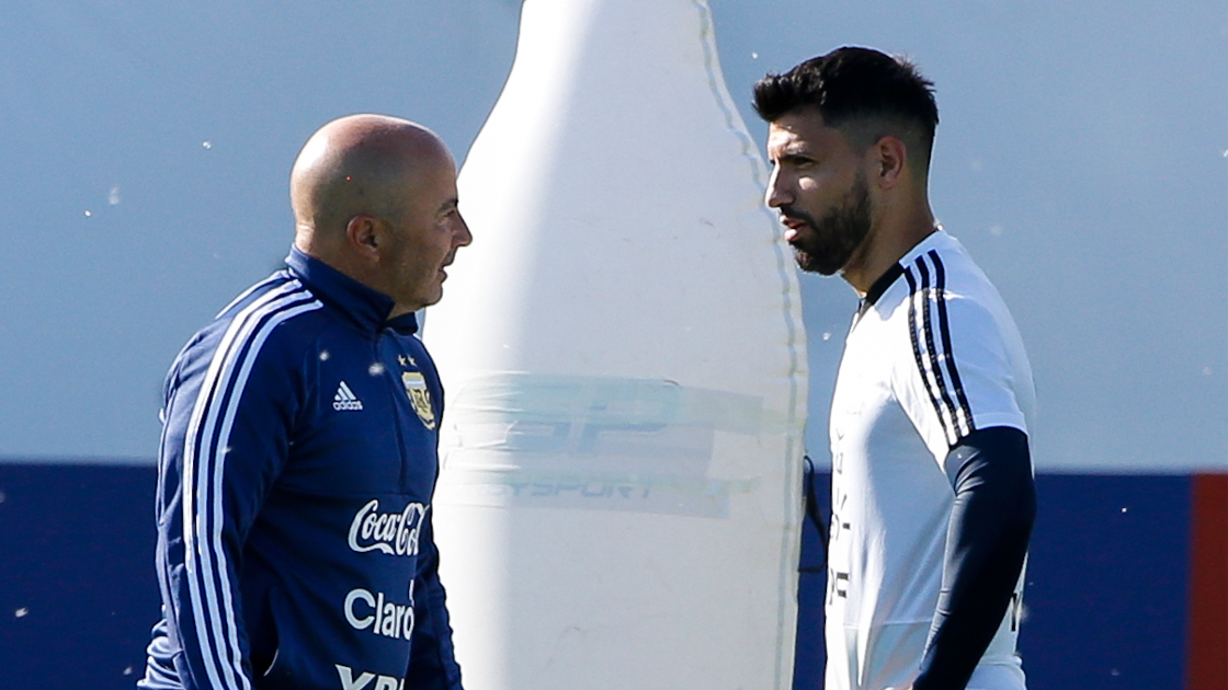 HLV Sampaoli sẽ mất việc sau World Cup, nhưng vẫn "trảm" Aguero ở trận gặp Nigeria