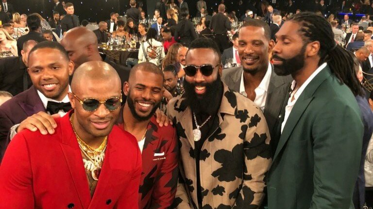 NBA Awards 2018 hỗn loạn vì phong cách thời trang của các sao