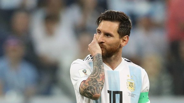 Chuyện trong phòng thay đồ, từ U23 VN tới Argentina