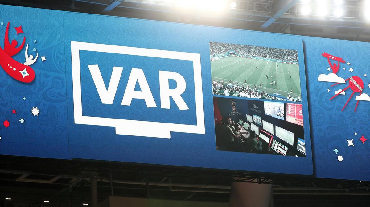FIFA cũng là... người!
