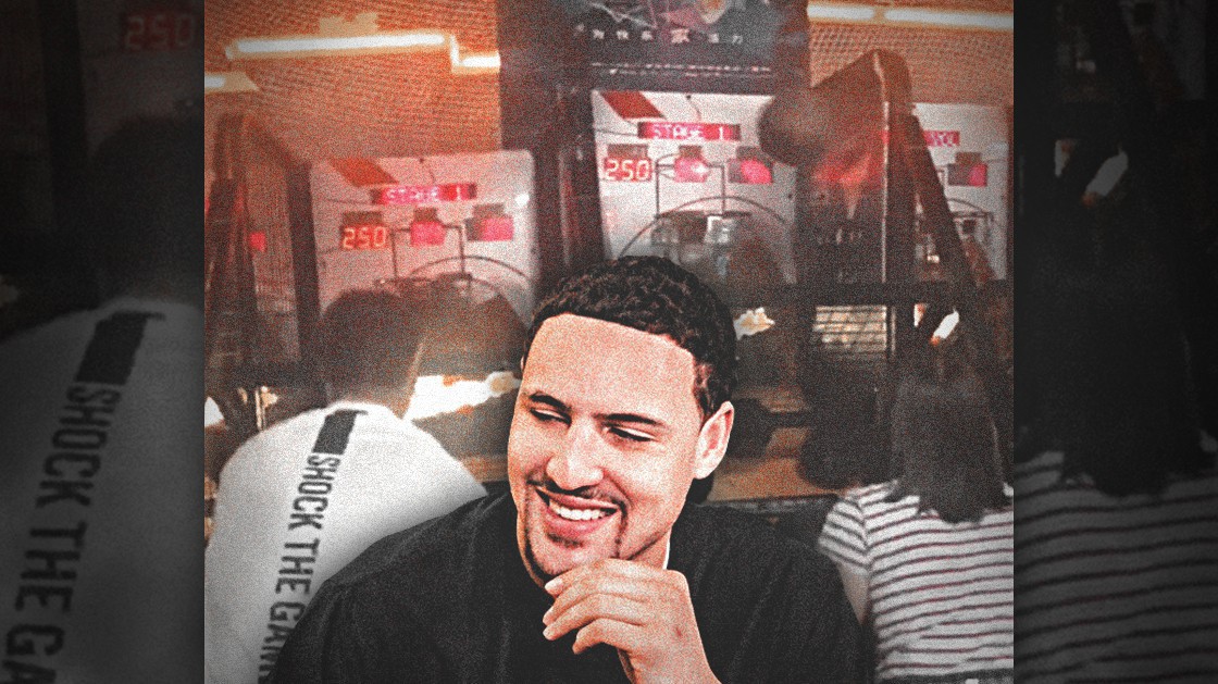 Xạ thủ NBA như Klay Thompson cũng "ngậm hành" khi chơi ném rổ với thánh nữ Trung Quốc