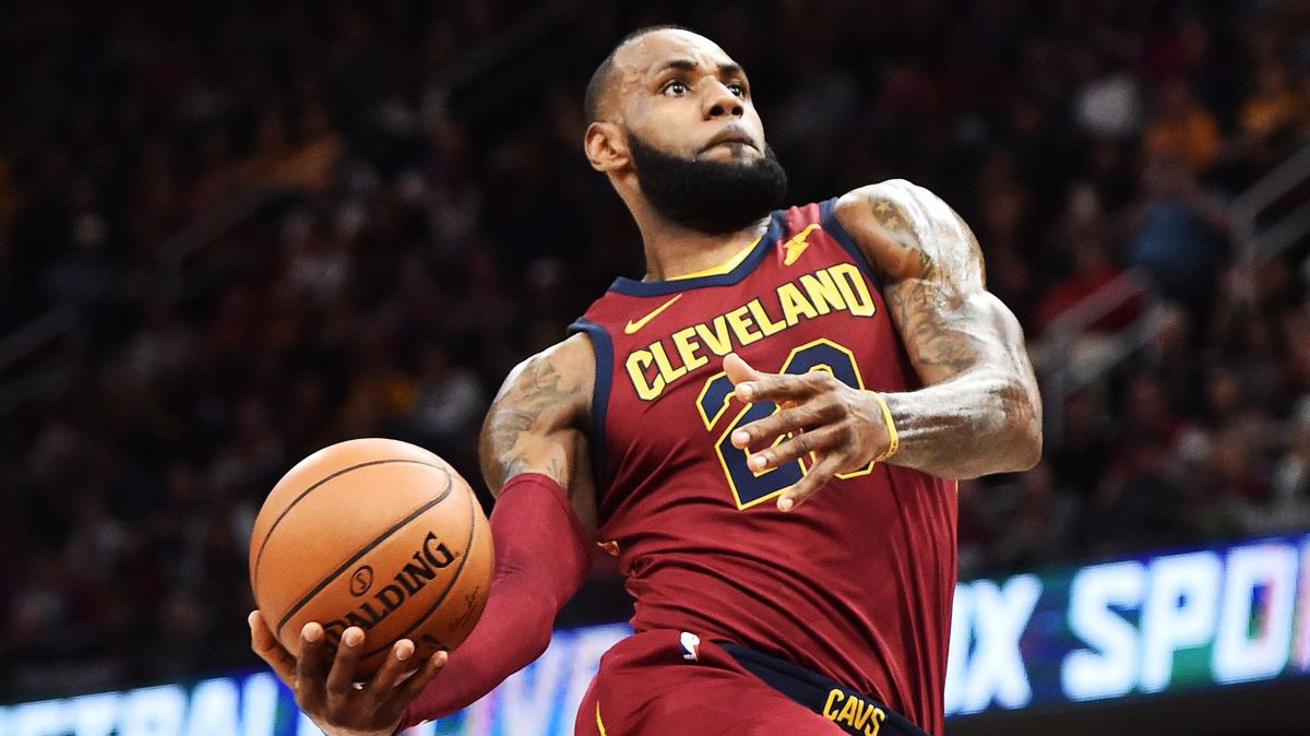 Vì sao LeBron James xứng đáng nhận danh hiệu MVP của NBA hơn James Harden?