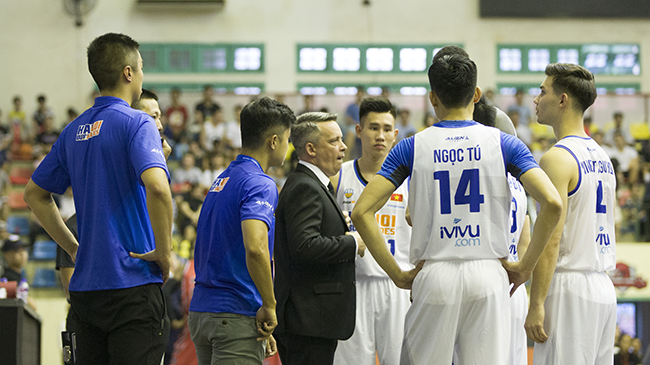 Hanoi Buffaloes thắng trận, HLV Todd Purves vẫn chưa hài lòng về các học trò
