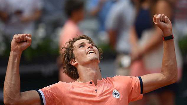 Roland Garros ngày thứ 8 : Alexander Zverev và Dominic Thiem vào tứ kết