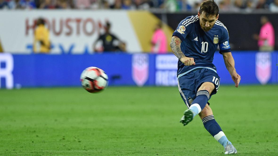 Bật mí câu chuyện Maradona dạy Messi thành chuyên gia sút phạt trước tuyển Pháp