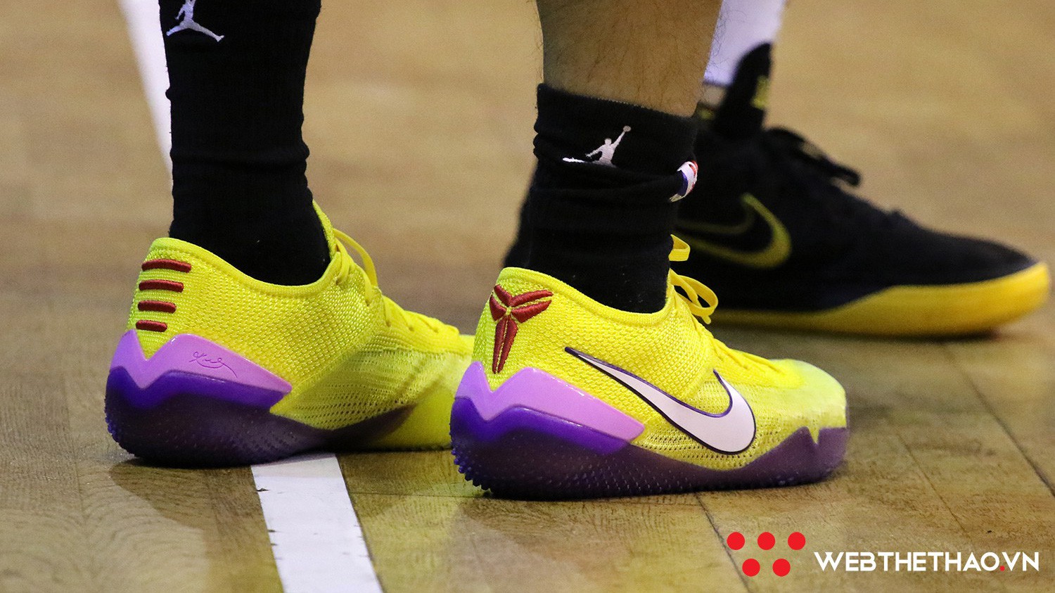 Vớ hồng là xưa rồi, Cantho Catfish giờ chơi hẳn "giày đội" với những mẫu Nike Kobe cực chất