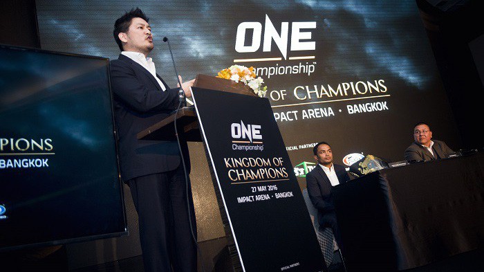 ONE Championship ký hợp đồng với 2 nhà vô địch Muay, sẽ thúc đẩy các sự kiện "lai" MMA - Muay Thái?