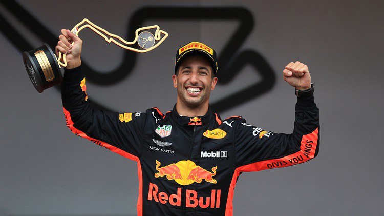 Học Hamilton, Ricciardo cũng "tống tiền" đội Red Bull vụ hợp đồng