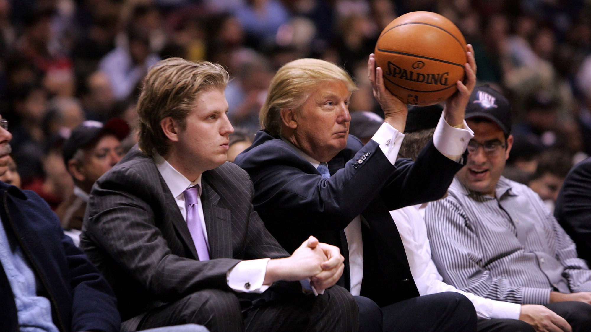 Sau LeBron và Curry, hàng loạt sao NBA lên tiếng chỉ trích tổng thống Donald Trump mạnh mẽ