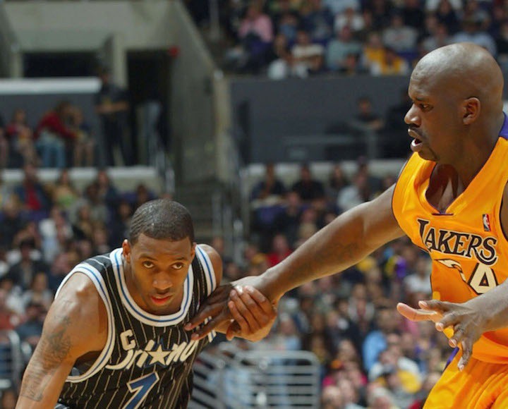 Điều gì đã xảy ra với huyền thoại Tracy McGrady khi cố ngăn cản ONeal úp rổ? - Ảnh 1. Điều gì đã xảy ra với huyền thoại Tracy McGrady khi cố ngăn cản ONeal úp rổ? - Ảnh 1.