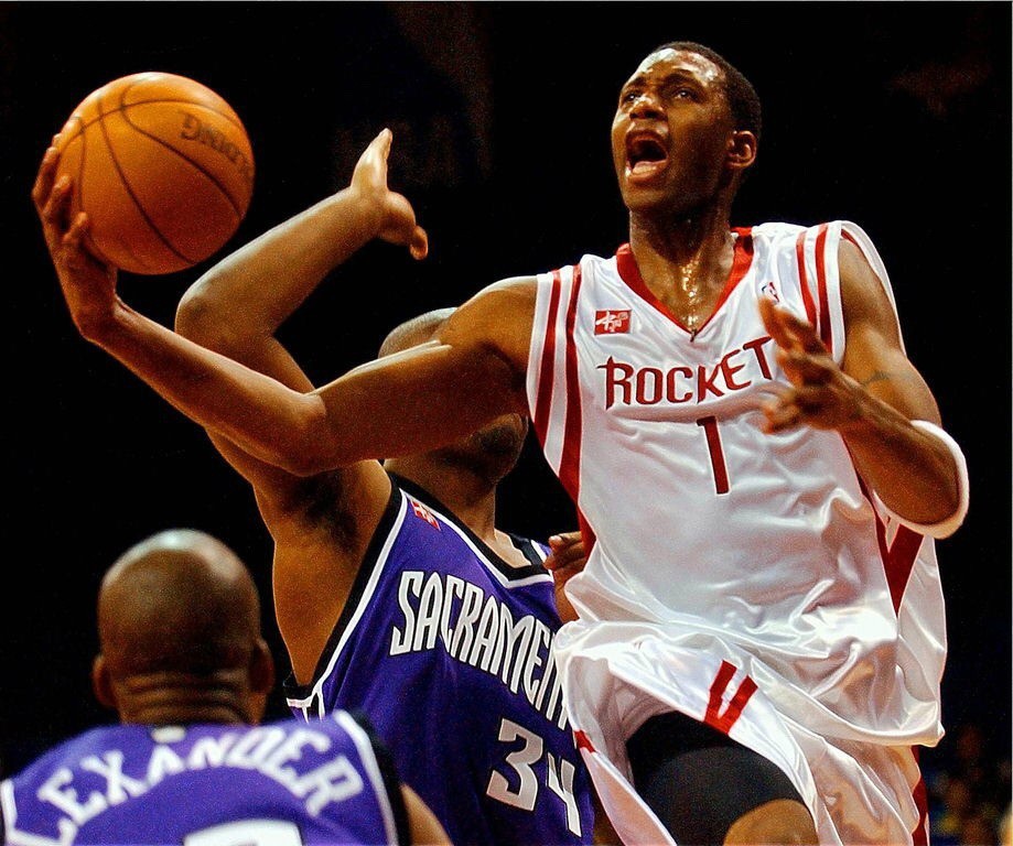 Điều gì đã xảy ra với huyền thoại Tracy McGrady khi cố ngăn cản ONeal úp rổ? - Ảnh 2. Điều gì đã xảy ra với huyền thoại Tracy McGrady khi cố ngăn cản ONeal úp rổ? - Ảnh 2.