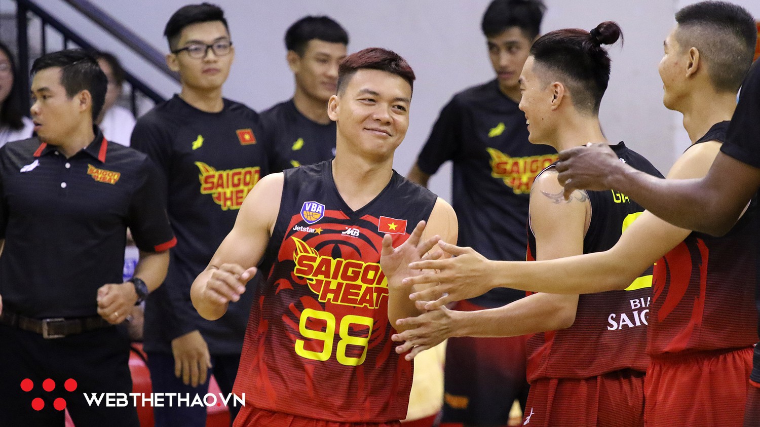 Chùm ảnh: Màn tái xuất mãn nhãn của Triệu Hán Minh trong màu áo Saigon Heat