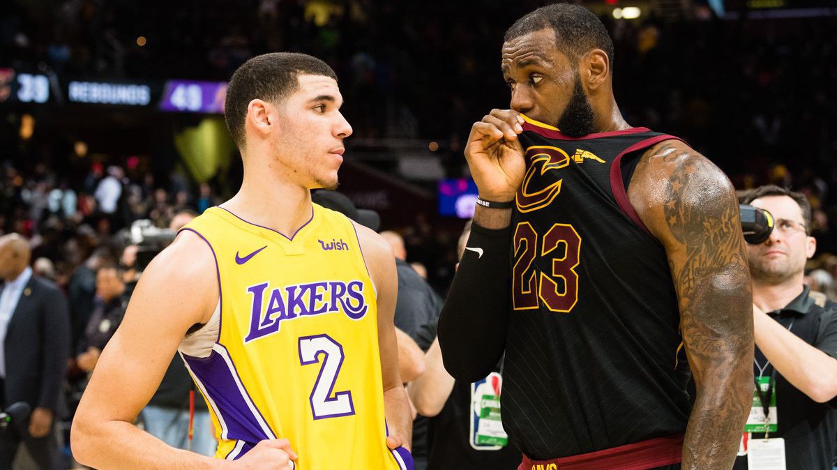 LeBron James đáp máy bay đến Los Angeles, nhất cử nhất động đều bị cộng đồng mạng theo dõi sát sao