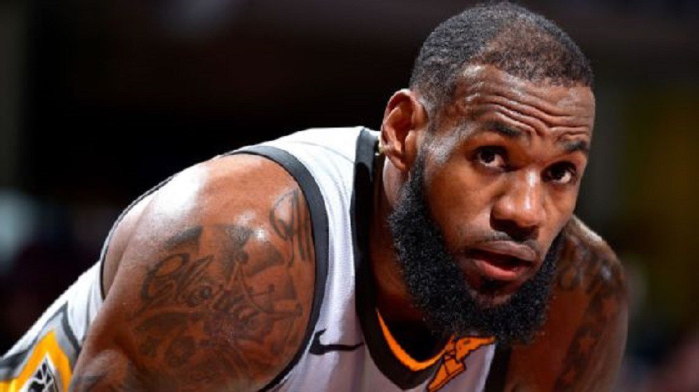 LeBron James "chui vào hang" và không có ý gặp ban lãnh đạo Cavaliers