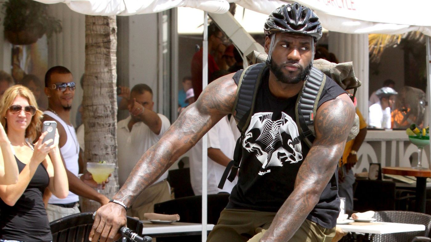 Đầu quân Lakers, LeBron James có thể phải từ bỏ sở thích đạp xe đi đấu của mình