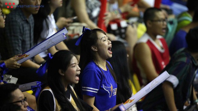 CĐV Hanoi Buffaloes ''quậy" tưng bừng tại "chảo lửa" Sư Phạm