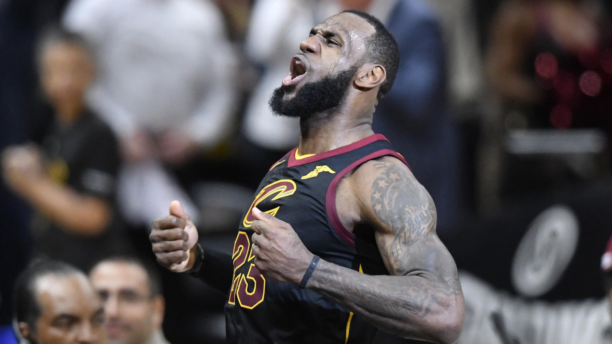 Muốn chiêu mộ LeBron James? Hãy học sự tinh tế của Magic Johnson và Los Angeles Lakers