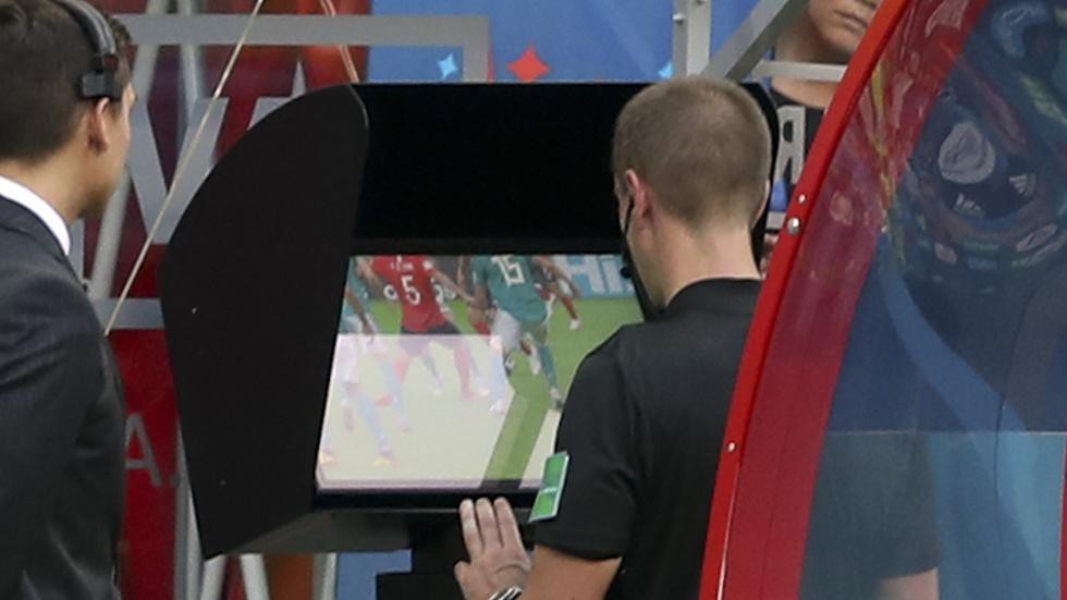 Vì sao công nghệ VAR bỗng nhiên... biến mất từ vòng knock-out World Cup?