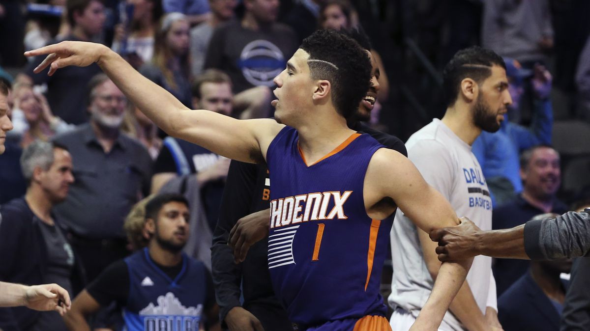 2 ngôi sao Phoenix Suns ẩu đả dữ dội với người lạ