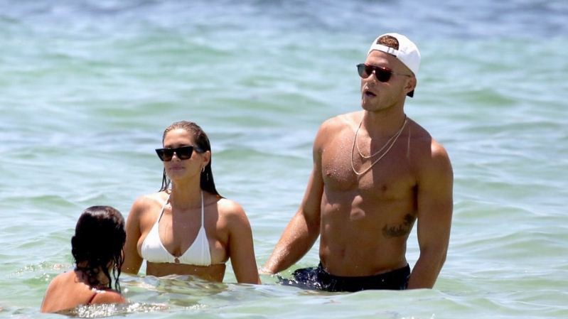 Ngắm người tình nóng bỏng của Blake Griffin trên bãi biển Miami